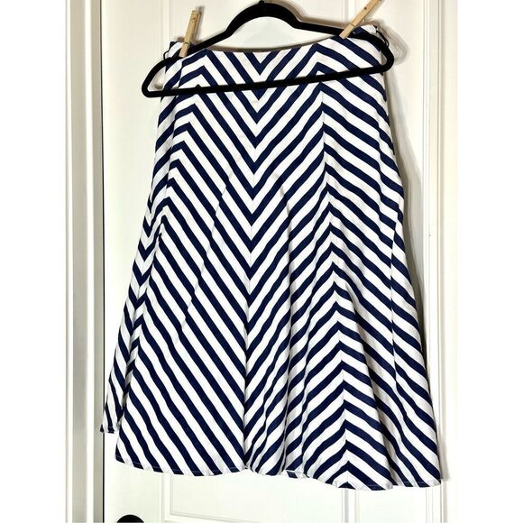 Jones New York navy and white skirt size 6 - Picture 3 of 4